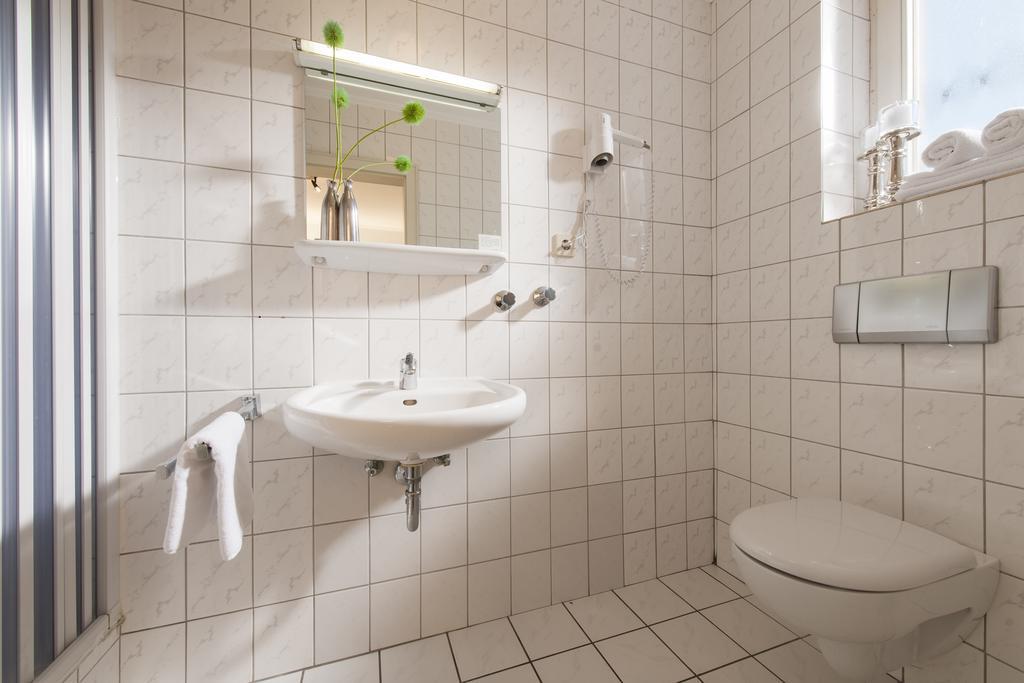 Hotel Buergerhof Cologne Room photo